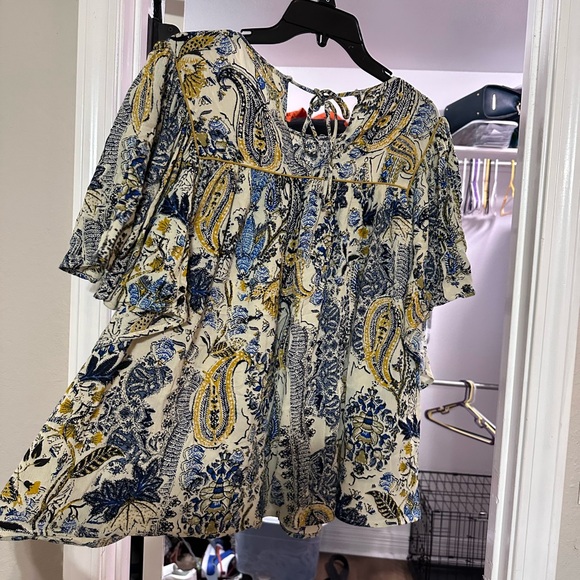 Gorgeous flowy blouse - Picture 3 of 3